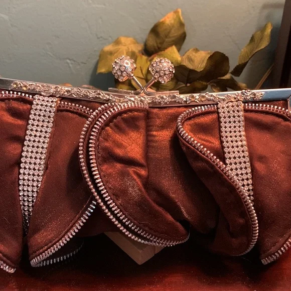 NWT Special occasion purse. Evening bag. “Zipper ruffle” crossbody or clutch - Picture 3 of 5